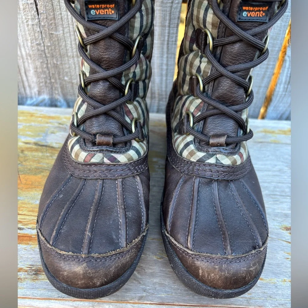 UGG Newberry Brown Leather & Quilted Stout Plaid Waterproof Event Boots Size 8